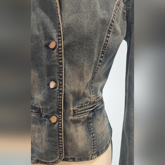 Classic Blue Denim Jacket for Women - Picture 3 of 7